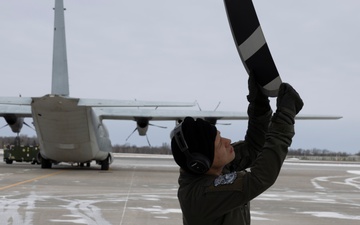 U.S. Marines with VMGR-252 participate in cold-weather training alongside the Royal Canadian Air Force