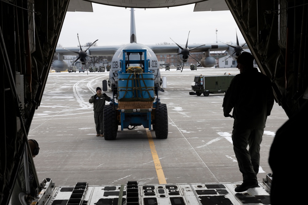 U.S. Marines with VMGR-252 participate in cold-weather training alongside the Royal Canadian Air Force