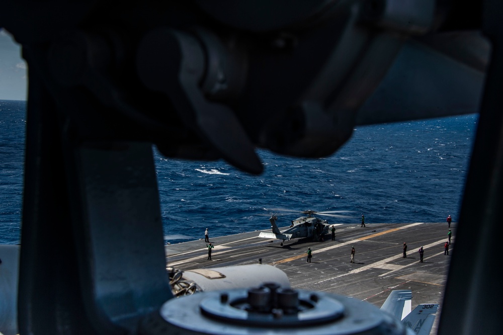 USS Carl Vinson (CVN 70) Conducts Routine Flight Operations in the South China Sea