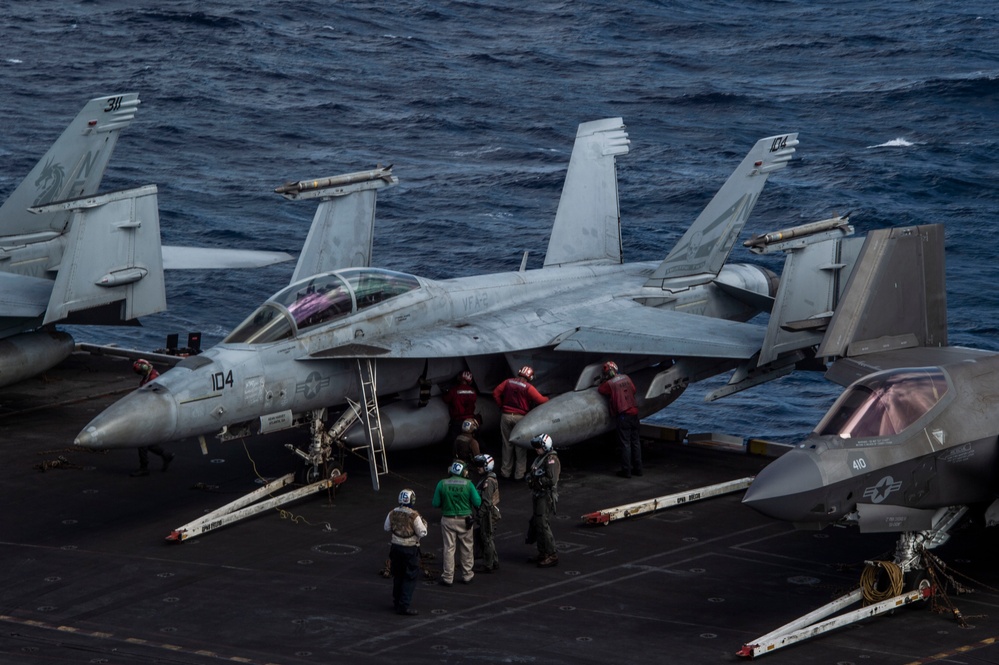 USS Carl Vinson (CVN 70) Conducts Routine Flight Operations in the South China Sea