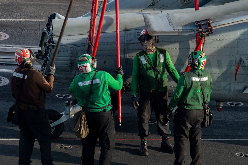 USS Carl Vinson (CVN 70) Conducts Routine Flight Operations in the South China Sea