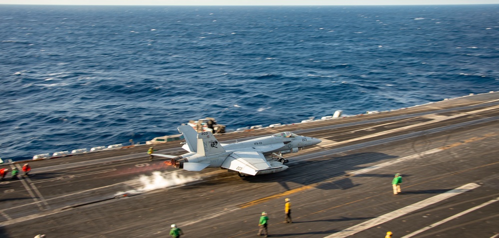 USS Carl Vinson (CVN 70) Conducts Routine Flight Operations in the South China Sea