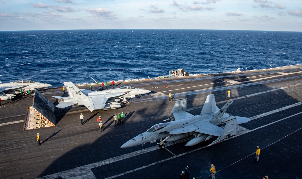 USS Carl Vinson (CVN 70) Conducts Routine Flight Operations in the South China Sea