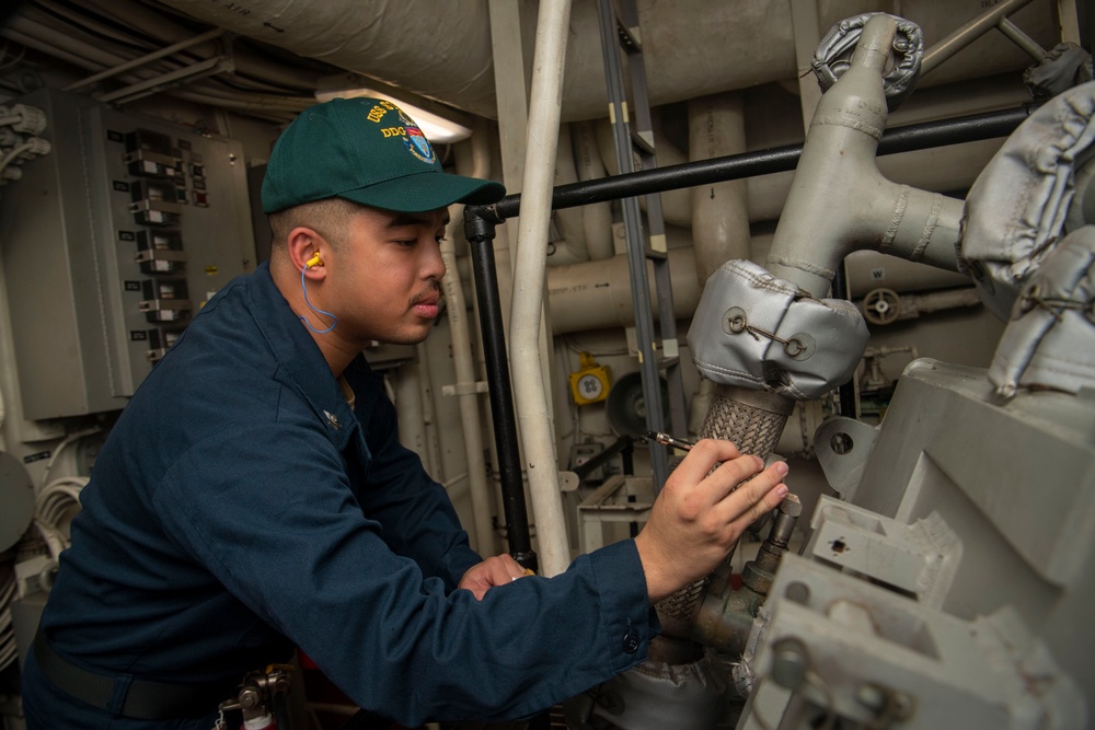 USS Sterett conducts routine operations as part of the Carl Vinson Carrier Strike Group