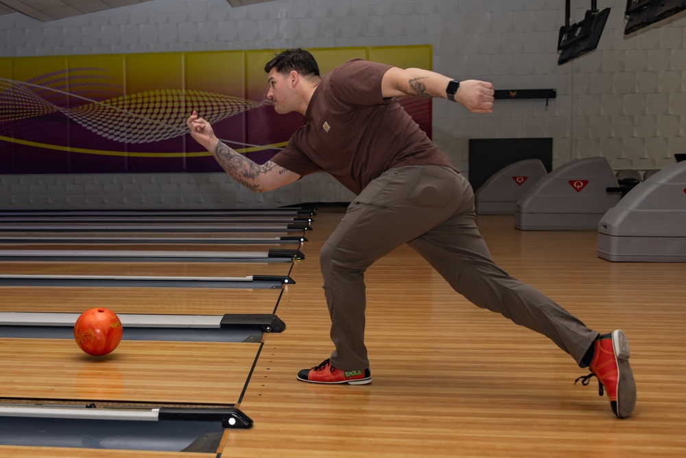 Marine Combat Training Battalion, School of Infantry-East hosts family day bowling event