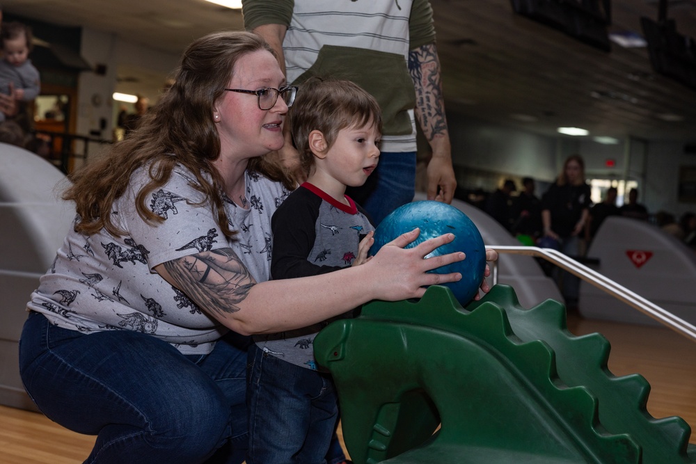 Marine Combat Training Battalion, School of Infantry-East hosts family day bowling event