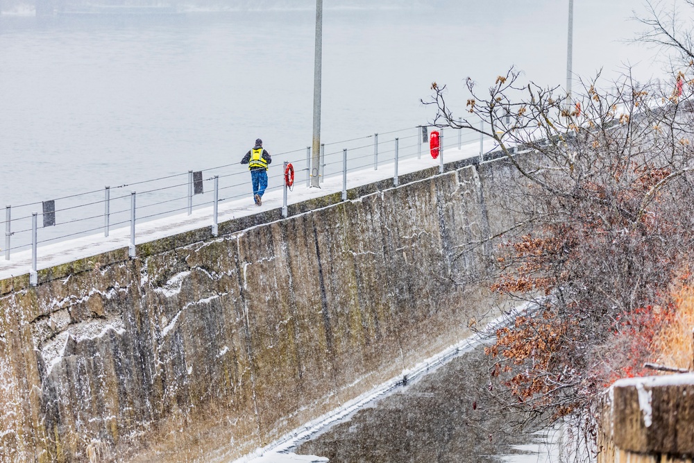 Inland navigation operations continues despite frozen Pittsburgh riverways