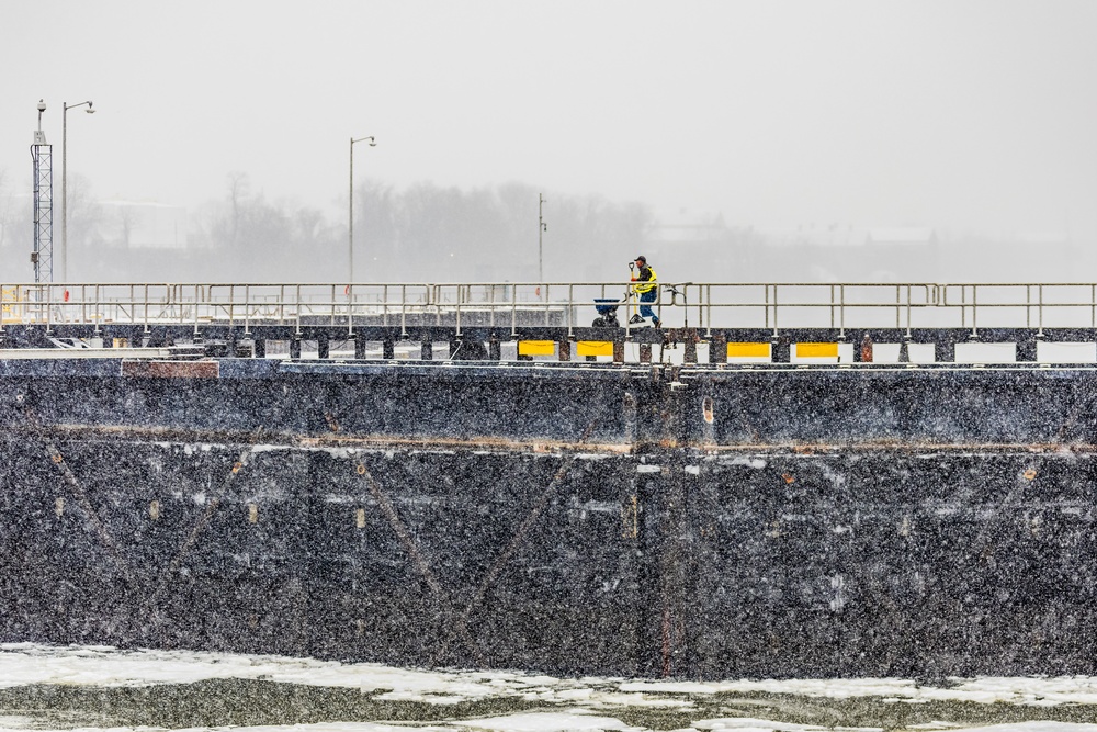 Inland navigation operations continues despite frozen Pittsburgh riverways