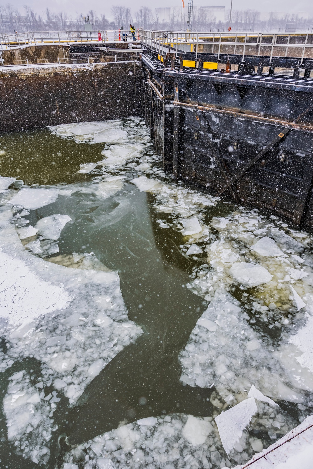 Inland navigation operations continues despite frozen Pittsburgh riverways