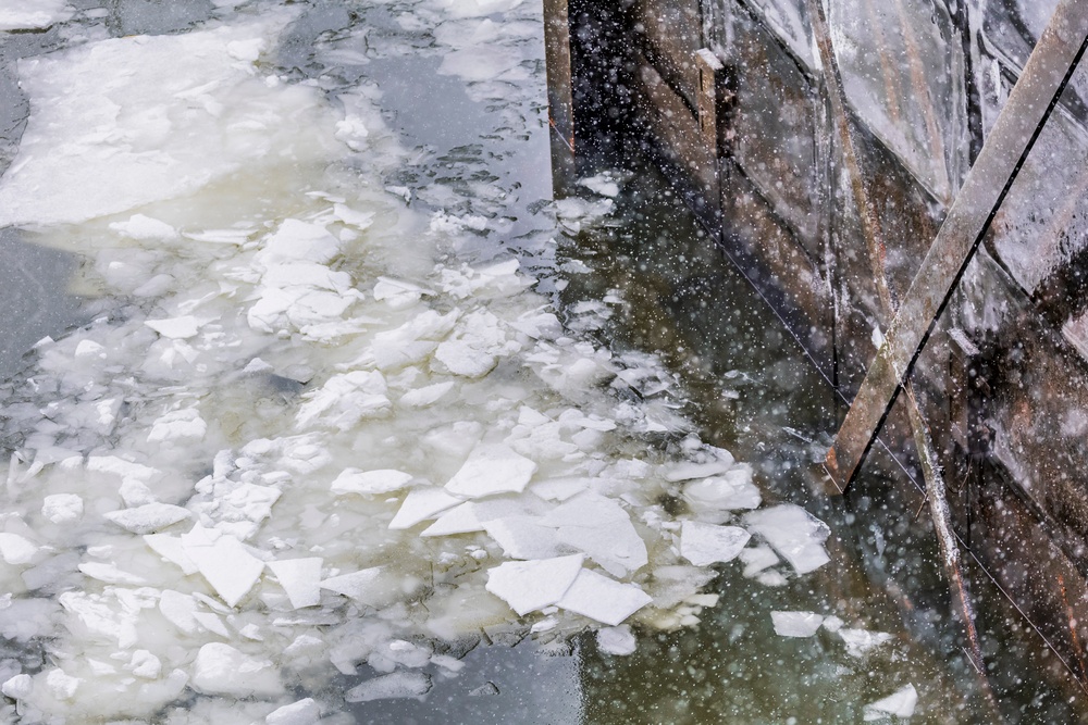 Inland navigation operations continues despite frozen Pittsburgh riverways