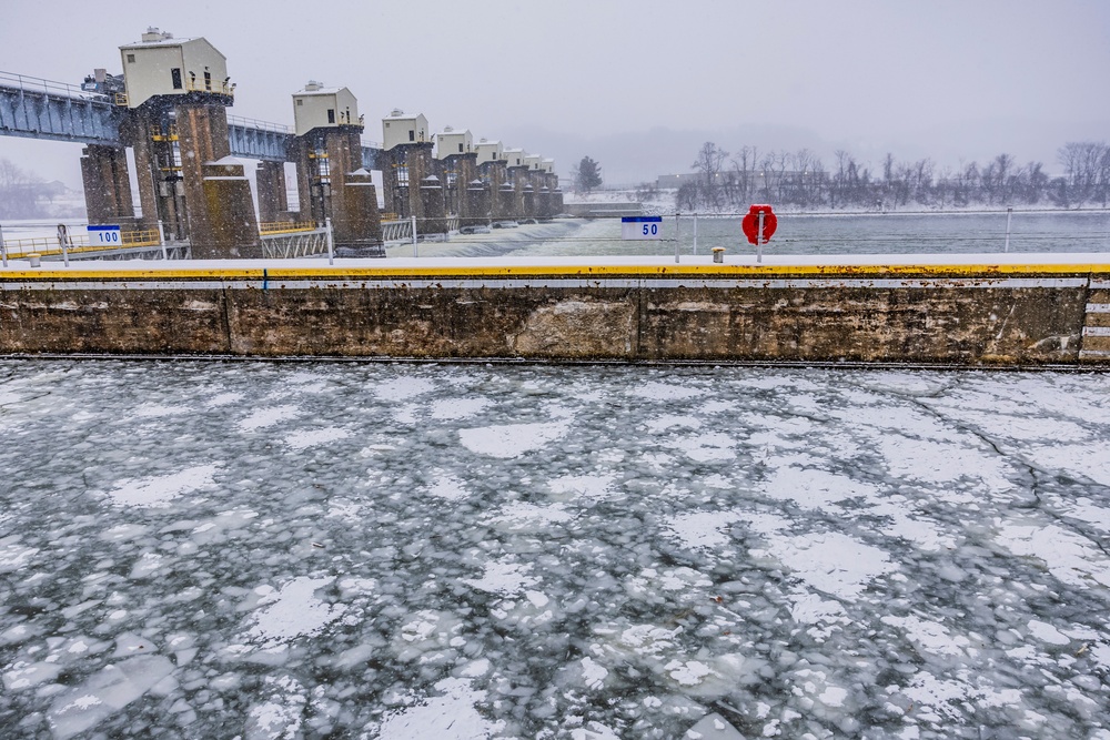 Inland navigation operations continues despite frozen Pittsburgh riverways