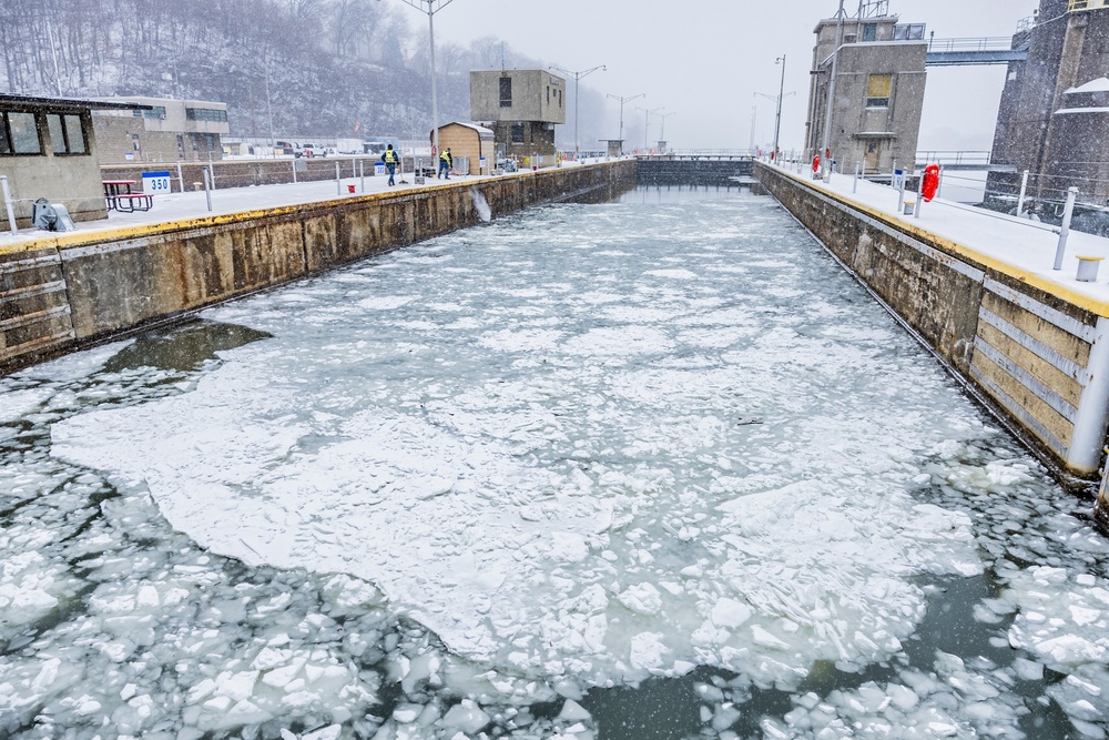 Inland navigation operations continues despite frozen Pittsburgh riverways