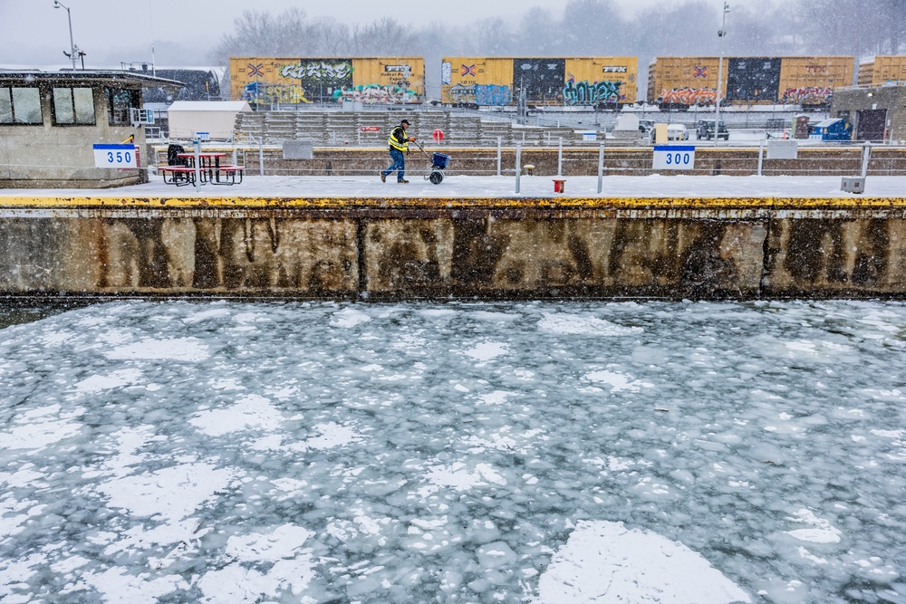 Inland navigation operations continues despite frozen Pittsburgh riverways