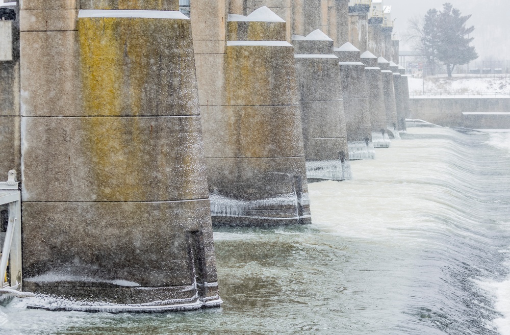 Inland navigation operations continues despite frozen Pittsburgh riverways