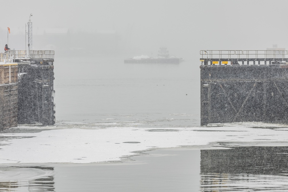 Inland navigation operations continues despite frozen Pittsburgh riverways