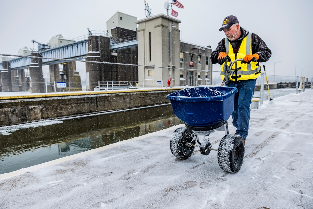 Inland navigation operations continues despite frozen Pittsburgh riverways