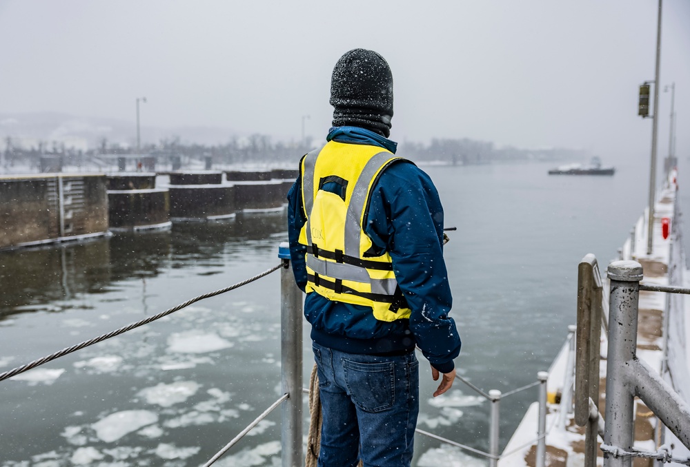 Inland navigation operations continues despite frozen Pittsburgh riverways