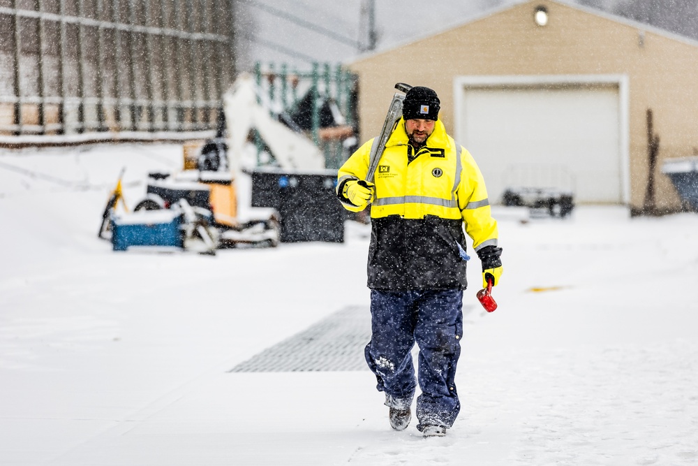 Inland navigation operations continues despite frozen Pittsburgh riverways