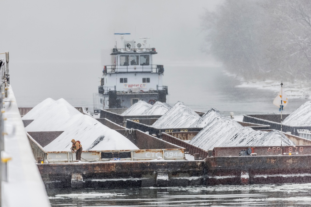 Inland navigation operations continues despite frozen Pittsburgh riverways