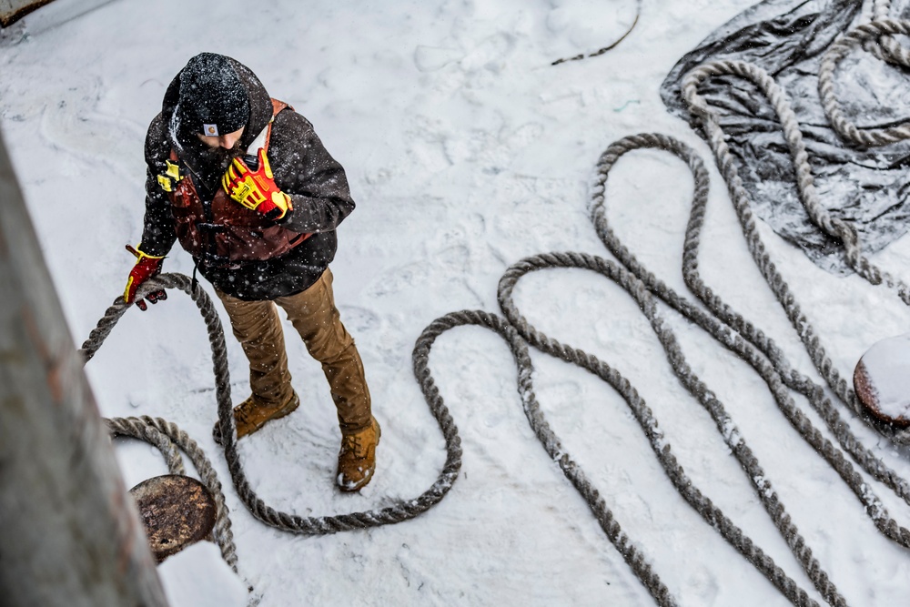 Inland navigation operations continues despite frozen Pittsburgh riverways