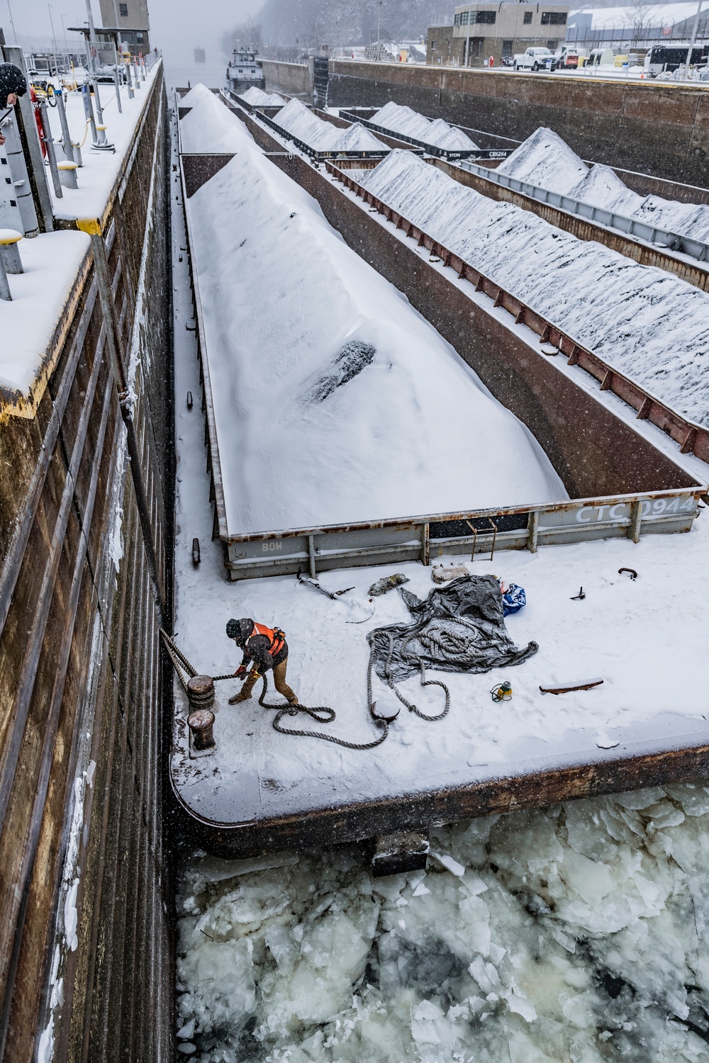 Inland navigation operations continues despite frozen Pittsburgh riverways