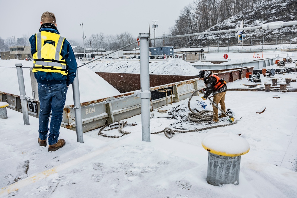 Inland navigation operations continues despite frozen Pittsburgh riverways