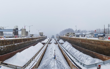 Inland navigation operations continues despite frozen Pittsburgh riverways