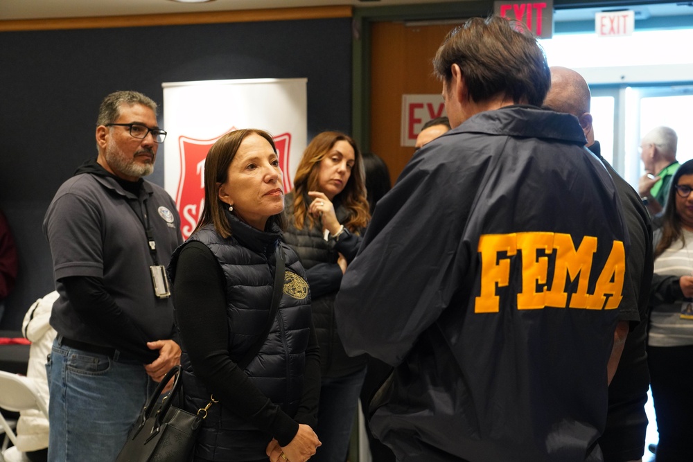 The Lieutenant Governor of California Visits FEMA's Disaster Recovery Center