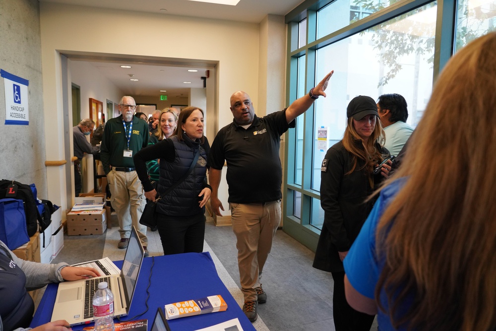 The Lieutenant Governor of California Visits FEMA's Disaster Recovery Center