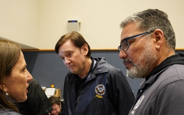 The Lieutenant Governor of California Visits FEMA's Disaster Recovery Center