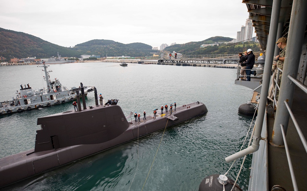 ROKS Ahn Jung-Geun moors alongside Emory S. Land