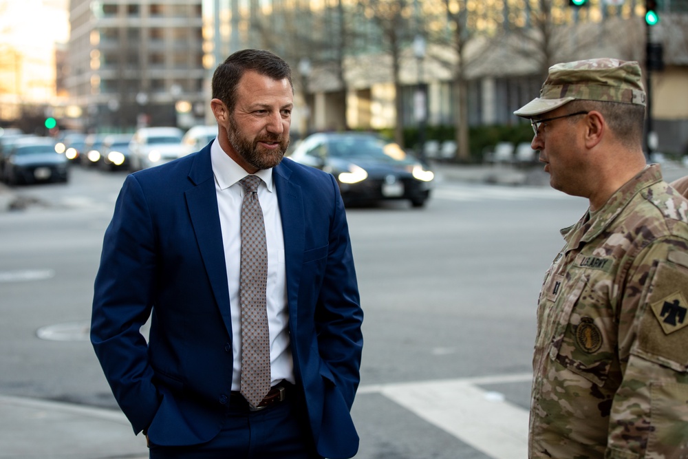 United States Senator visits Oklahoma National Guard Soldiers Preparing to Support 60th Presidential Inauguration