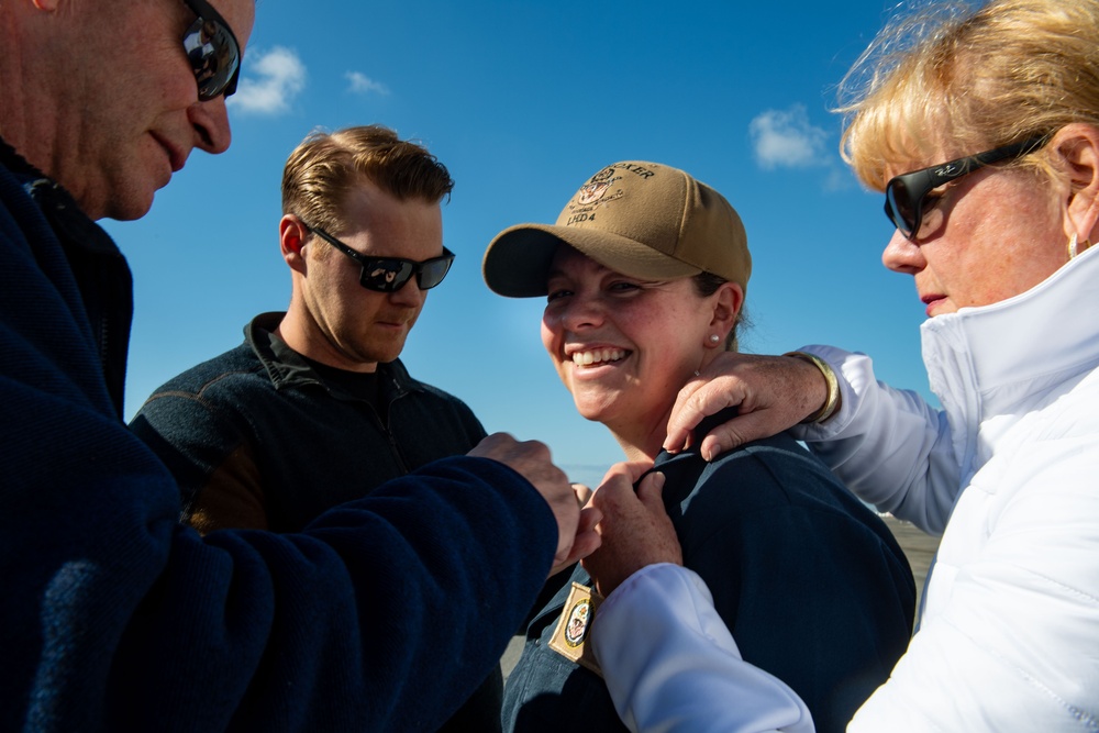 Boxer Sailor Promotes to Lieutenant