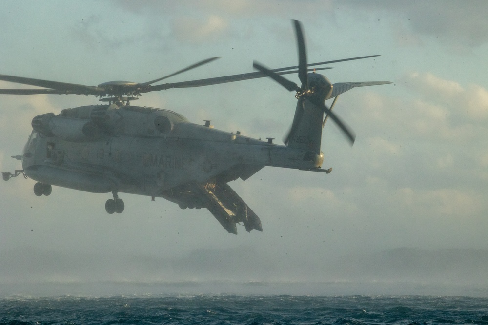 31st MEU | Maritime Raid Force conducts Helocast Training