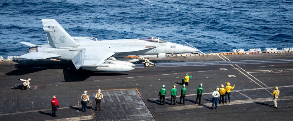 USS Carl Vinson (CVN 70) Conducts Routine Flight Operations in the South China Sea