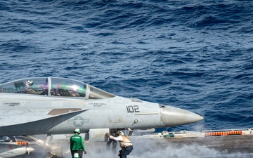 USS Carl Vinson (CVN 70) Conducts Routine Flight Operations in the South China Sea