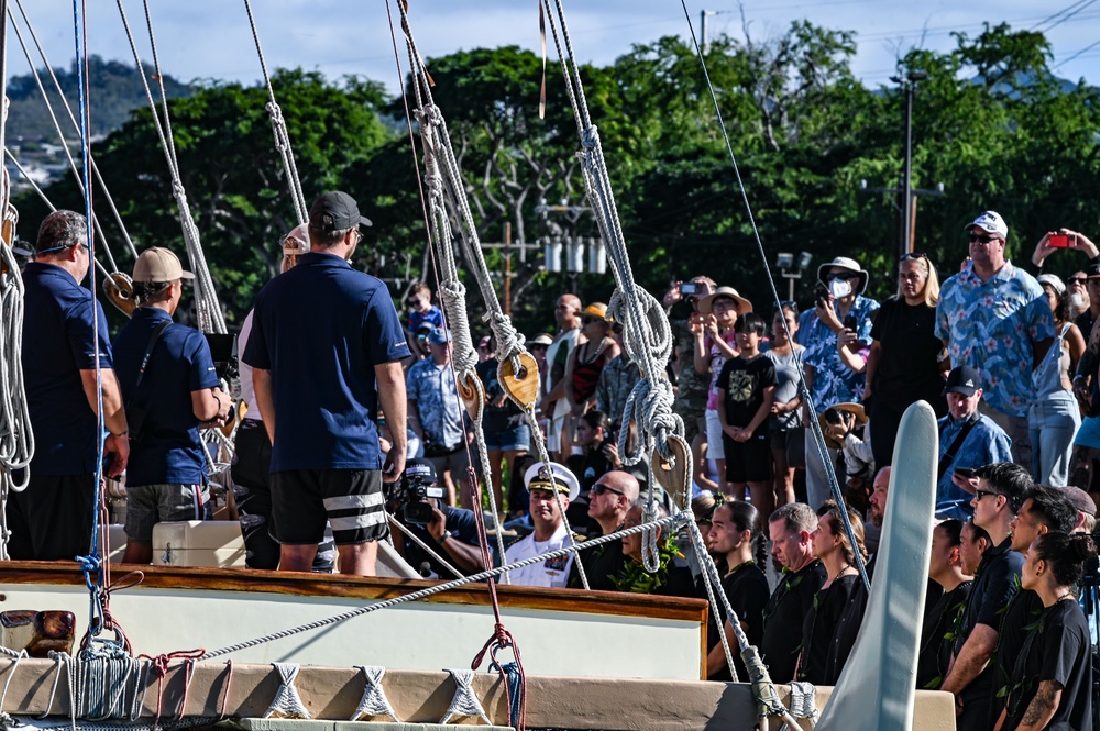 Hōkūleʻa Arrives at Puʻuloa, Pearl Harbor for Community Engagements