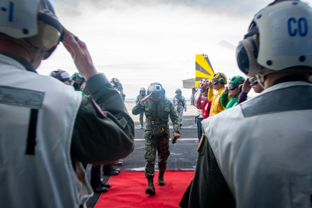 Officers from the Armed Forces of the Philippines Visit USS Carl Vinson (CVN 70)