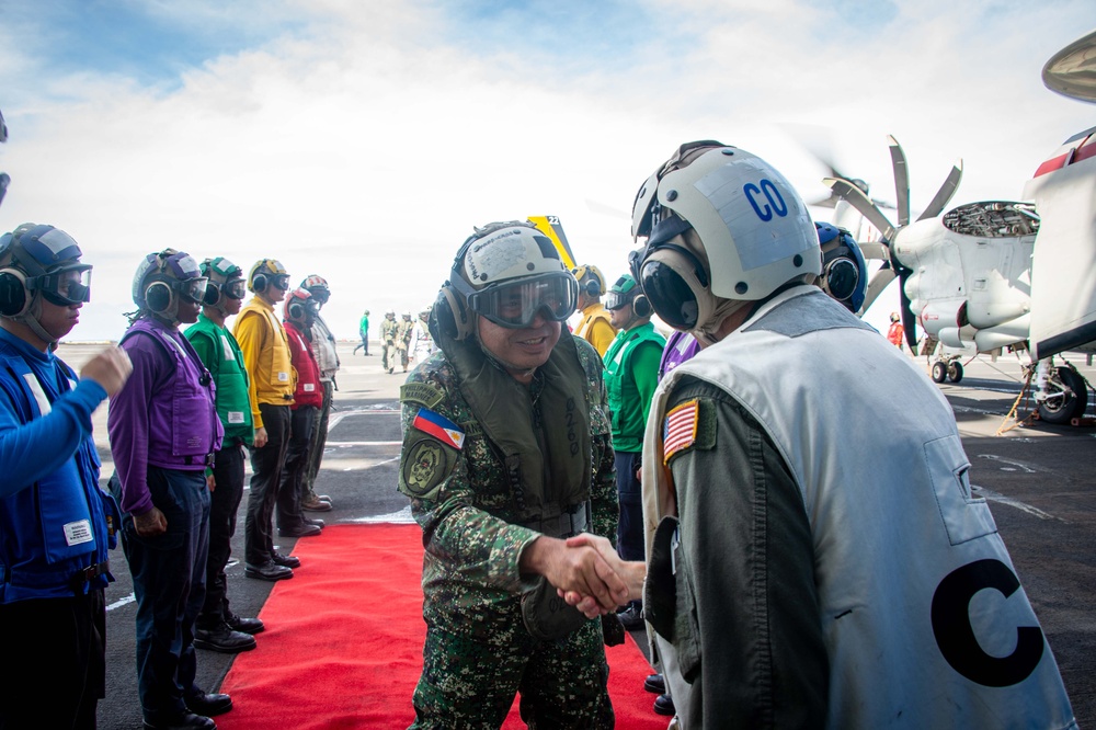 Officers from the Armed Forces of the Philippines Visit USS Carl Vinson (CVN 70)