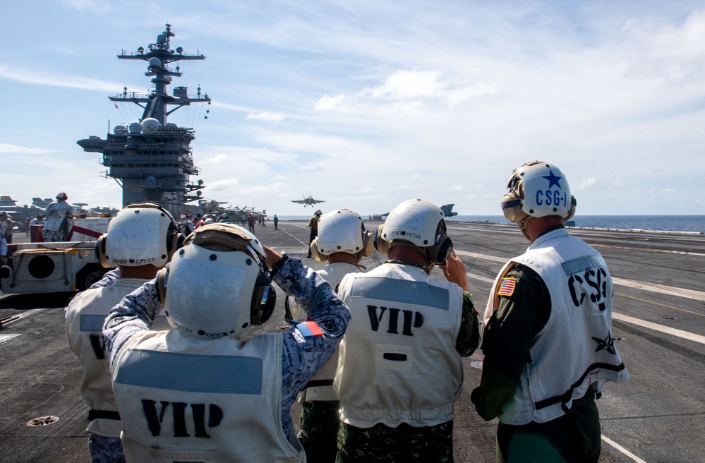 Officers from the Armed Forces of the Philippines Visit USS Carl Vinson (CVN 70)