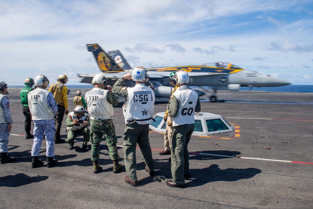 Officers from the Armed Forces of the Philippines Visit USS Carl Vinson (CVN 70)