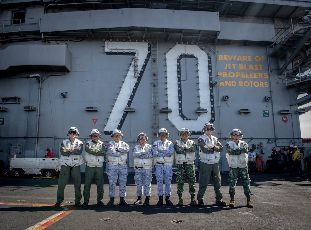 Officers from the Armed Forces of the Philippines Visit USS Carl Vinson (CVN 70)