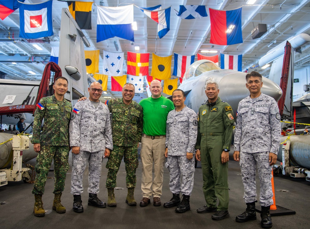 Officers from the Armed Forces of the Philippines Visit USS Carl Vinson (CVN 70)