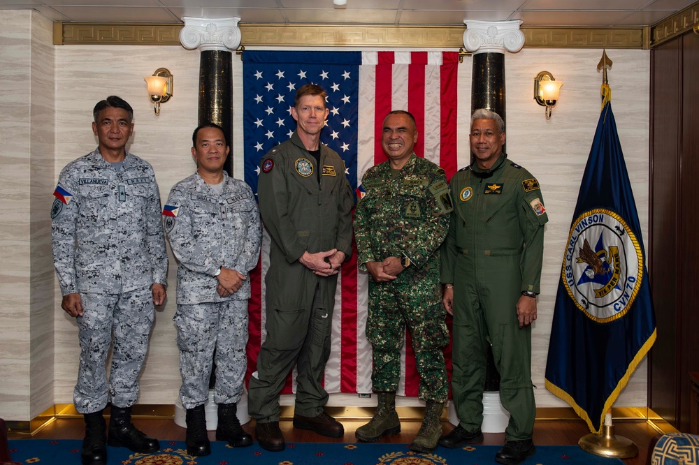 Officers from the Armed Forces of the Philippines Visit USS Carl Vinson (CVN 70)