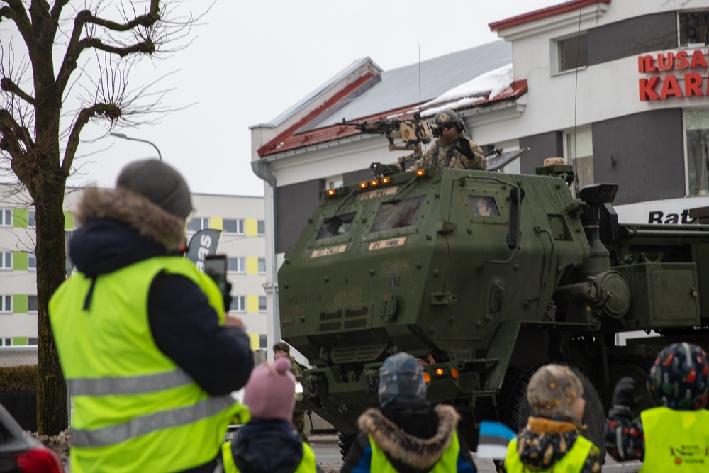 U.S. Armed Forces honor formation of Estonian Artillery Battalion