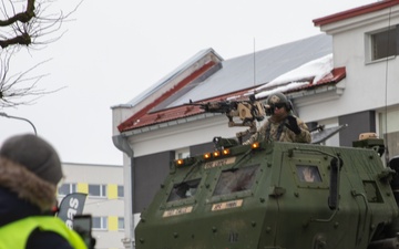 U.S. Armed Forces honor formation of Estonian Artillery Battalion