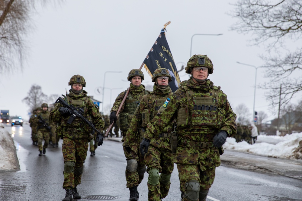 U.S. Armed Forces honor formation of Estonian Artillery Battalion