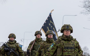 U.S. Armed Forces honor formation of Estonian Artillery Battalion