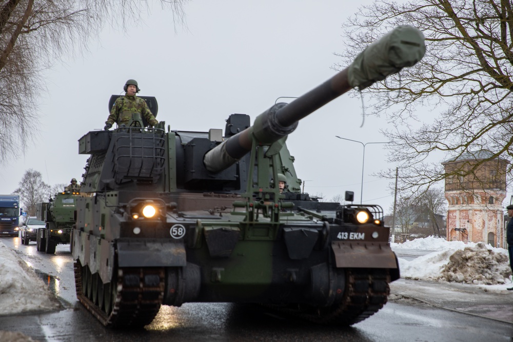 U.S. Armed Forces honor formation of Estonian Artillery Battalion