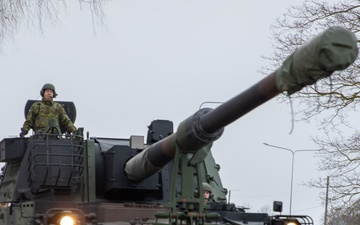 U.S. Armed Forces honor formation of Estonian Artillery Battalion